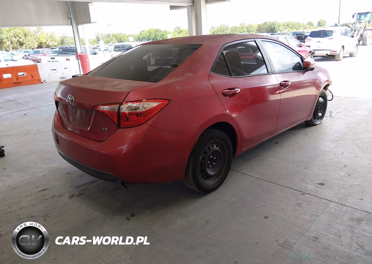 2018 Toyota Corolla Le VIN:5YFBURHE3JP772193 - 4