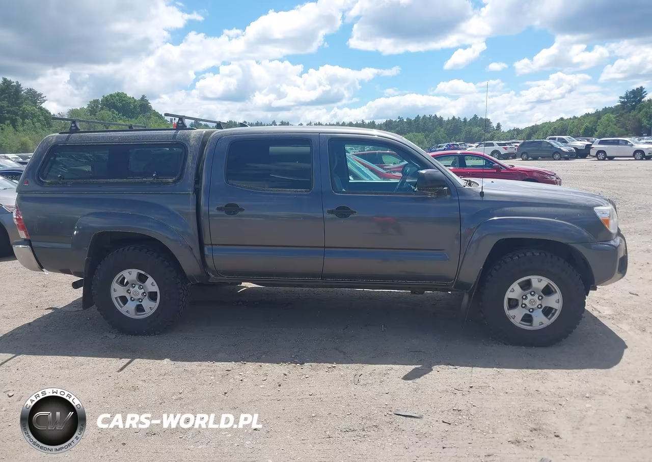 2015 Toyota Tacoma Base V6 VIN:3TMLU4EN8FM205598 - 13
