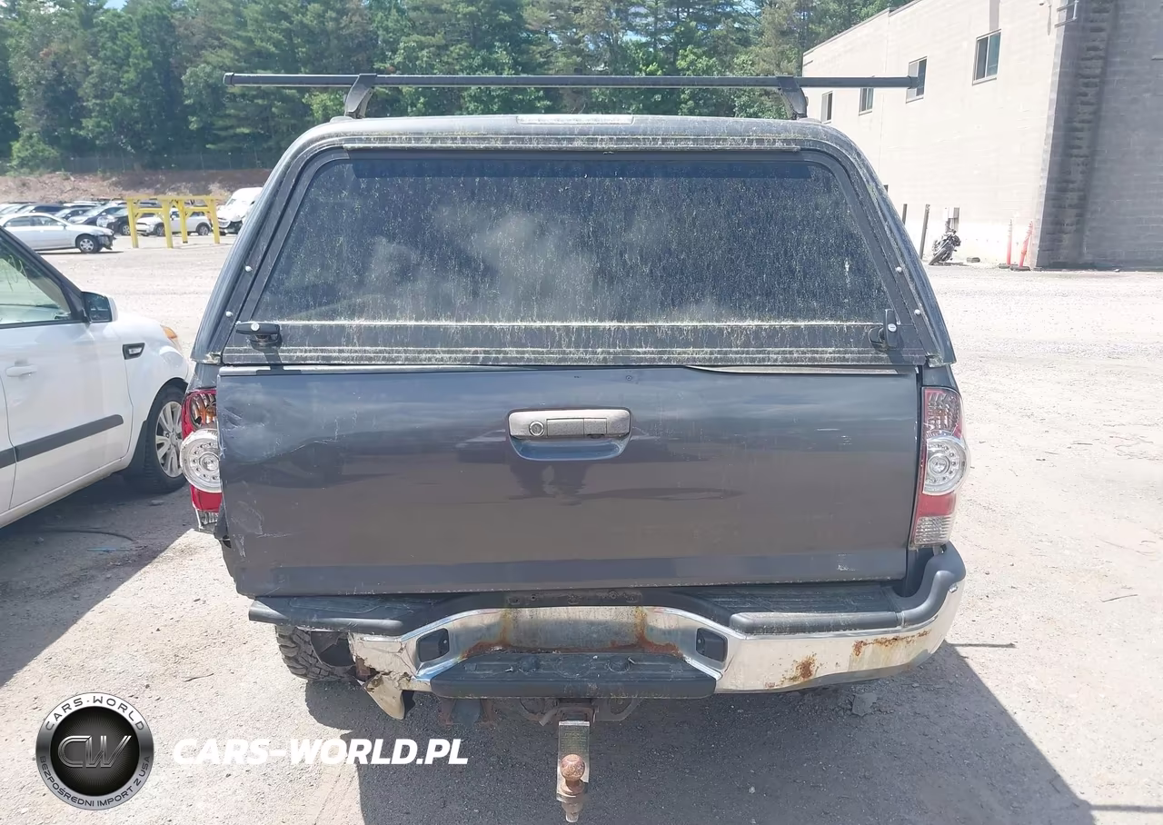 2015 Toyota Tacoma Base V6 VIN:3TMLU4EN8FM205598 - 16