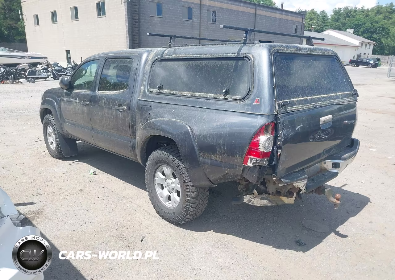 2015 Toyota Tacoma Base V6 VIN:3TMLU4EN8FM205598 - 3