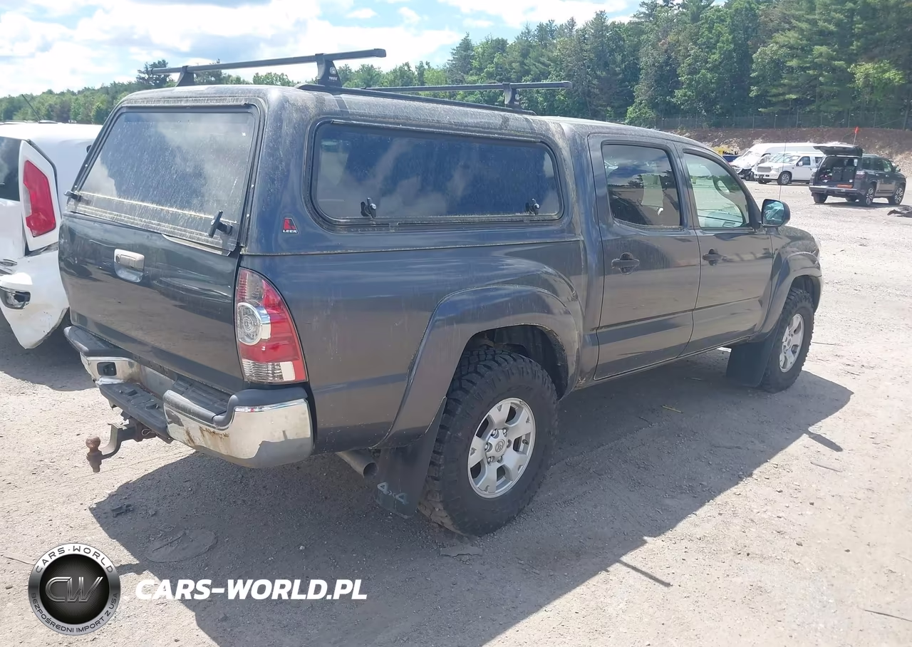 2015 Toyota Tacoma Base V6 VIN:3TMLU4EN8FM205598 - 4