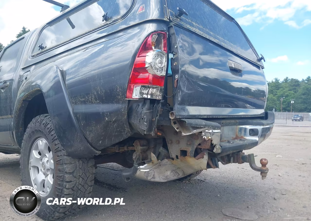 2015 Toyota Tacoma Base V6 VIN:3TMLU4EN8FM205598 - 6