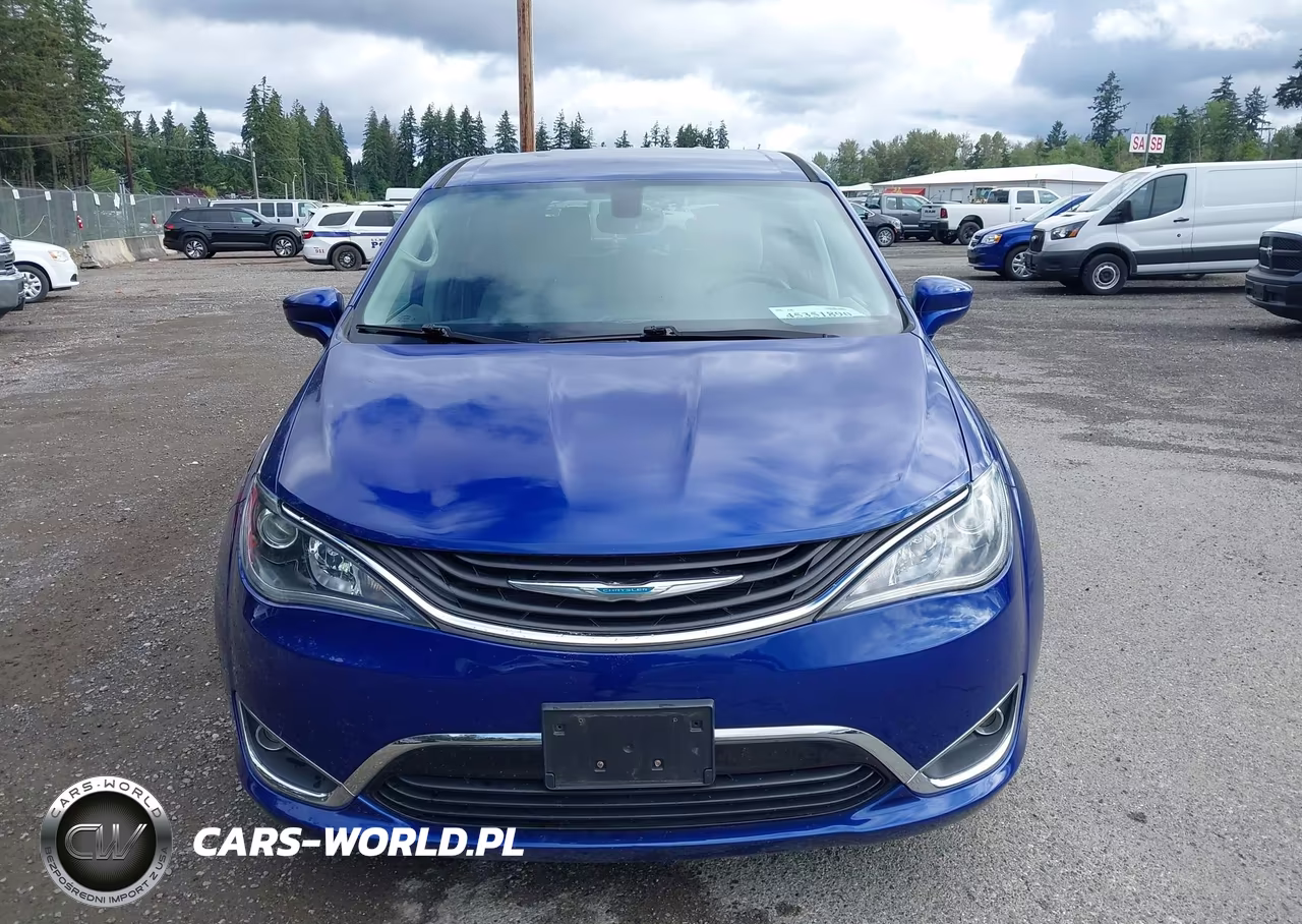 2018 Chrysler Pacifica Hybrid Touring Plus VIN:2C4RC1H75JR276249 - 12