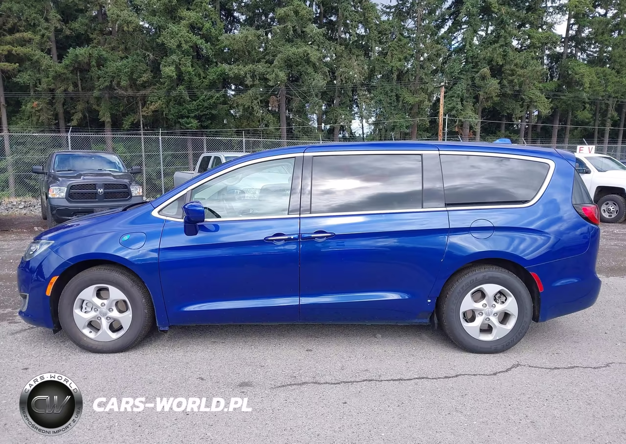 2018 Chrysler Pacifica Hybrid Touring Plus VIN:2C4RC1H75JR276249 - 14