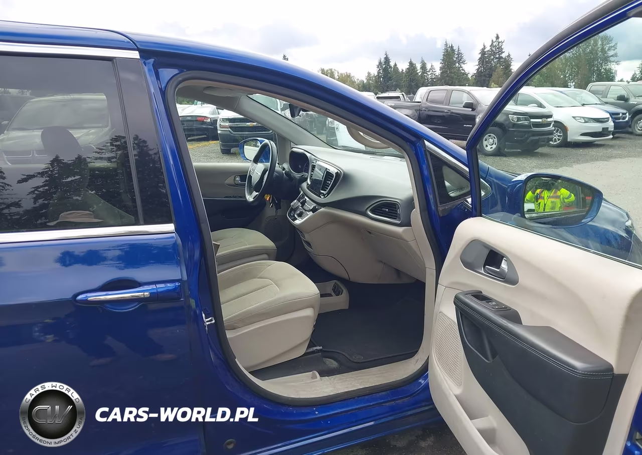 2018 Chrysler Pacifica Hybrid Touring Plus VIN:2C4RC1H75JR276249 - 5