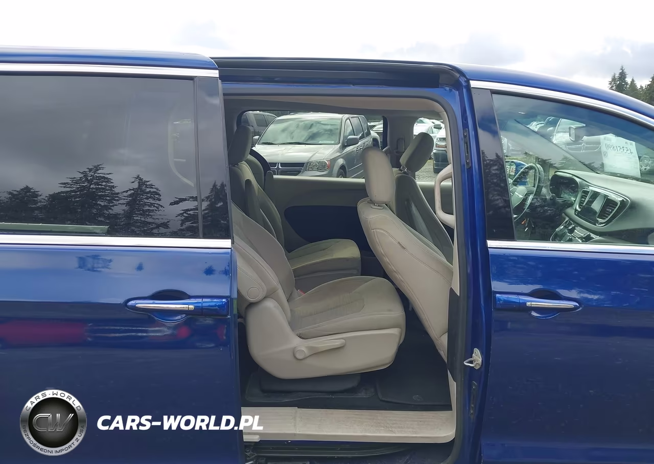 2018 Chrysler Pacifica Hybrid Touring Plus VIN:2C4RC1H75JR276249 - 8