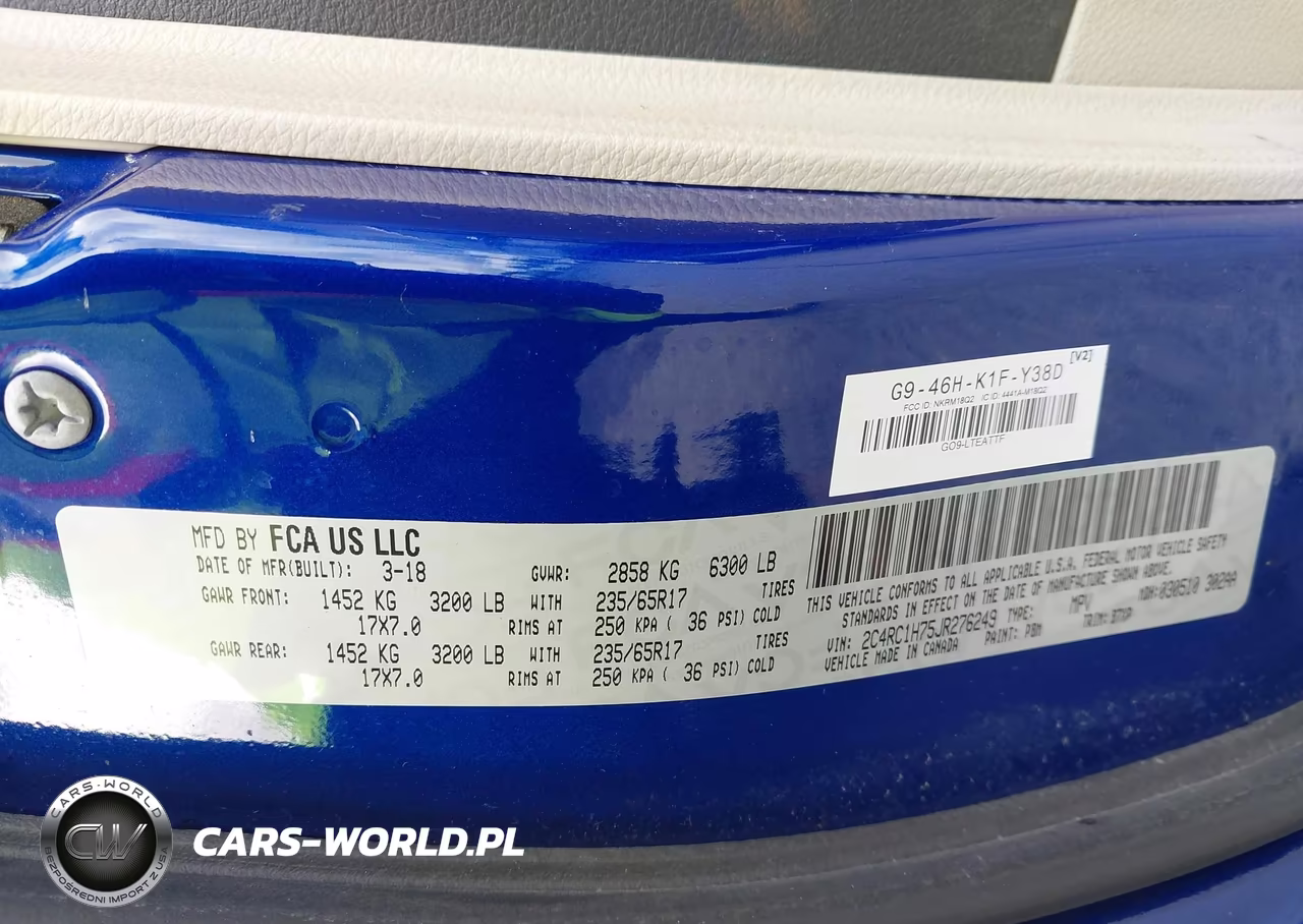 2018 Chrysler Pacifica Hybrid Touring Plus VIN:2C4RC1H75JR276249 - 9