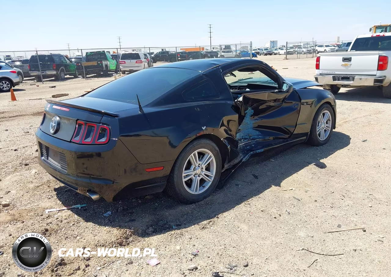 2013 Ford Mustang V6 VIN:1ZVBP8AM2D5251385 - 4