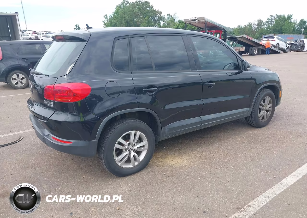 2013 Volkswagen Tiguan S VIN:WVGBV3AXXDW626354 - 4