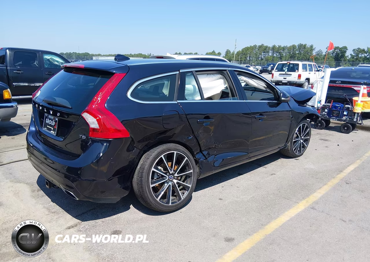 2017 Volvo V60 T5 Platinum VIN:YV140MEM0H1359286 - 4