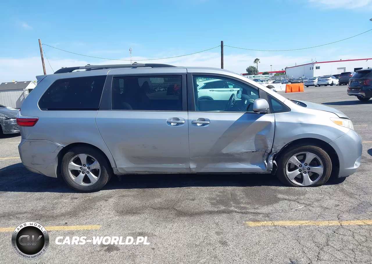 2015 Toyota Sienna Le 8 Passenger VIN:5TDKK3DC8FS685511 - 13