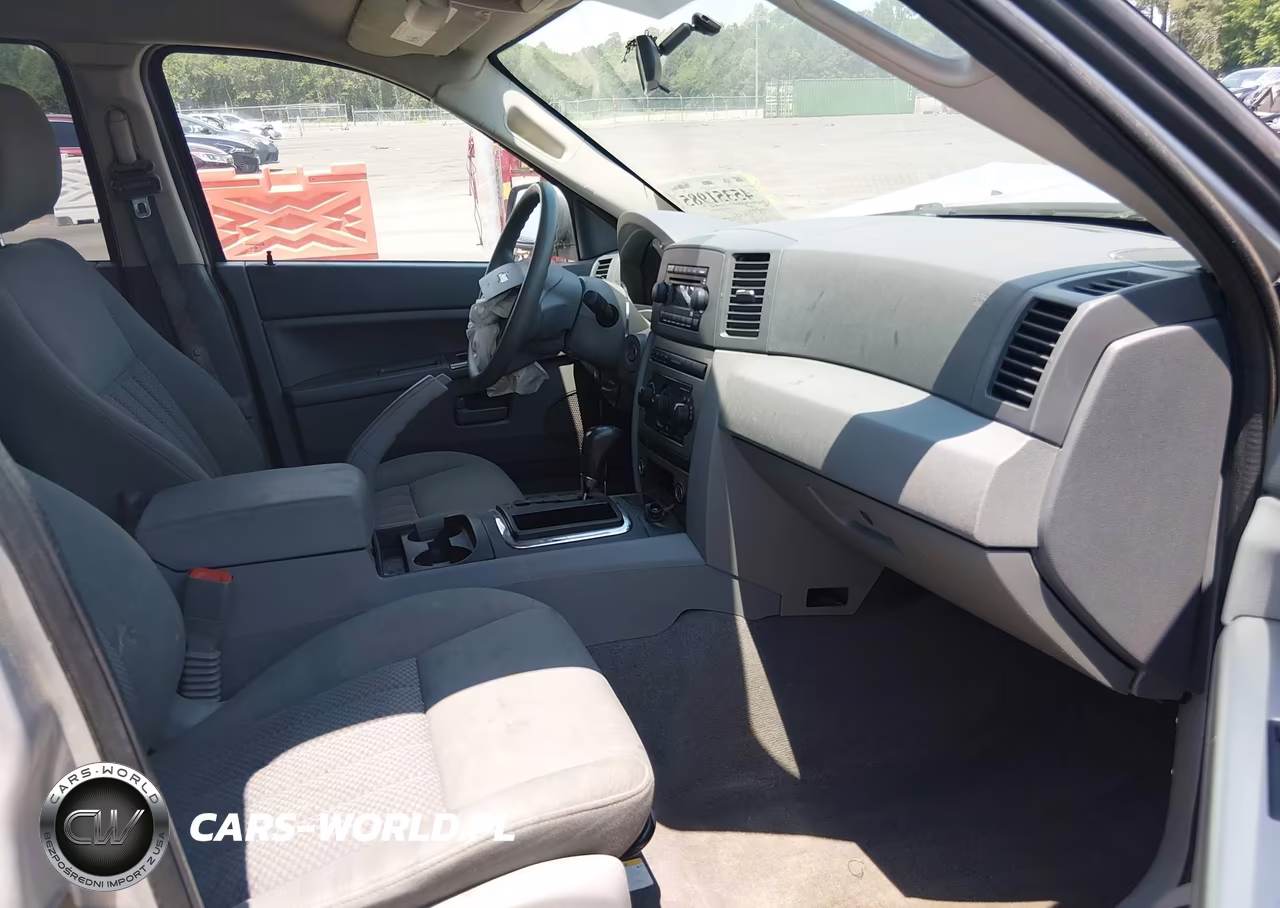 2005 Jeep Grand Cherokee Laredo VIN:1J4GR48K45C680728 - 5