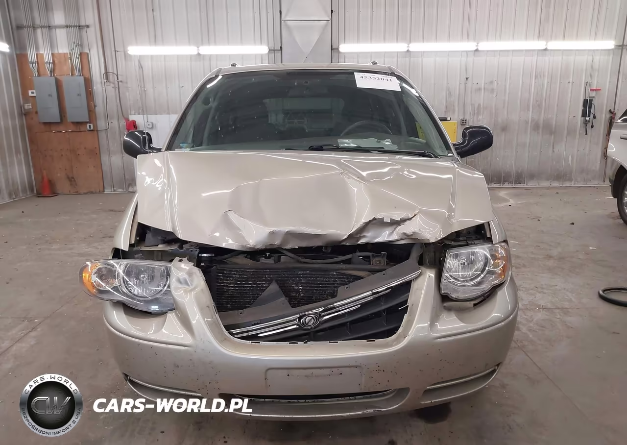2005 Chrysler Town & Country Touring VIN:2C4GP54L15R260285 - 12