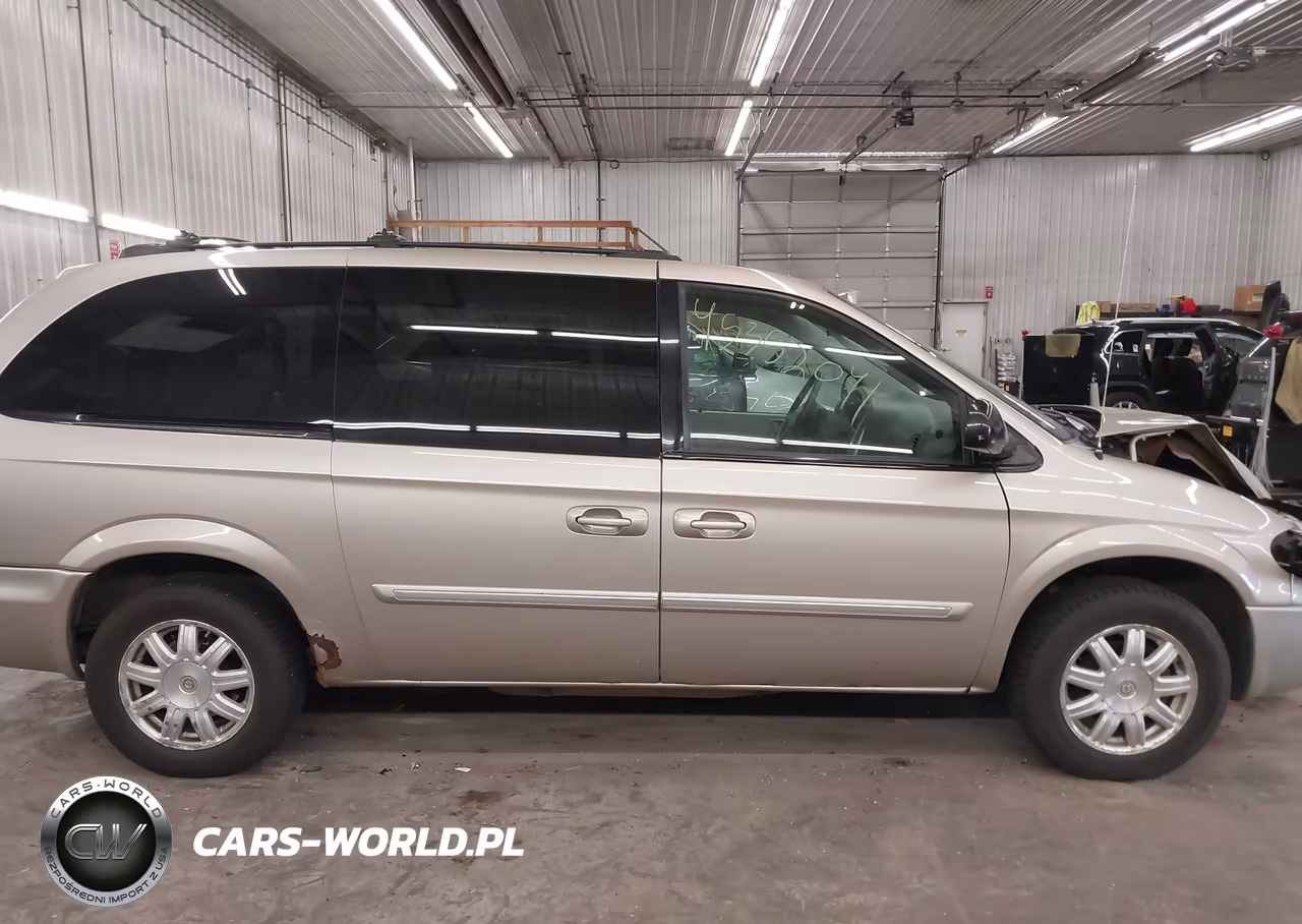 2005 Chrysler Town & Country Touring VIN:2C4GP54L15R260285 - 13