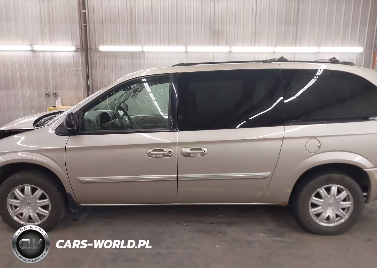2005 Chrysler Town & Country Touring VIN:2C4GP54L15R260285 - 14