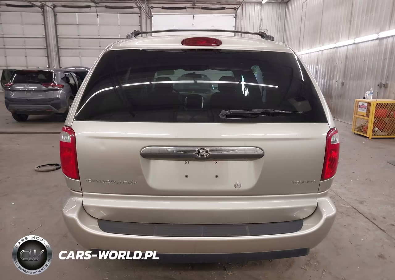 2005 Chrysler Town & Country Touring VIN:2C4GP54L15R260285 - 16