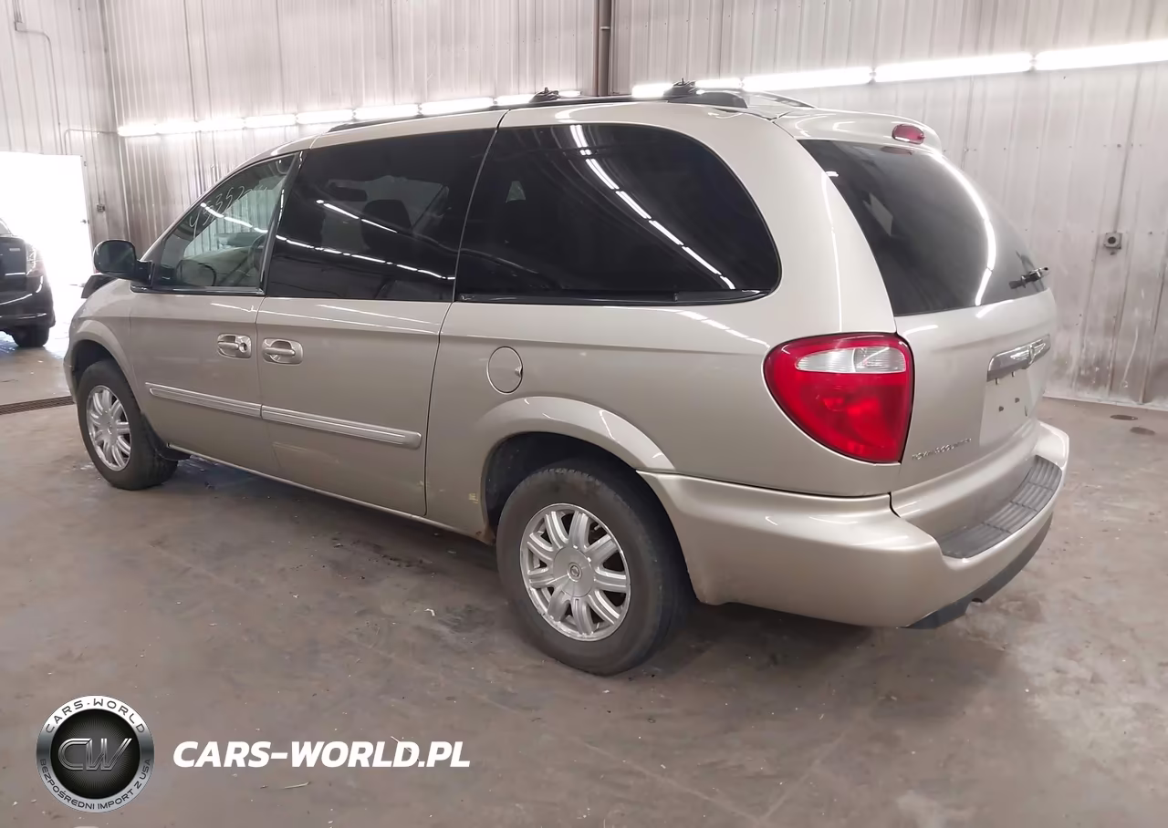 2005 Chrysler Town & Country Touring VIN:2C4GP54L15R260285 - 3