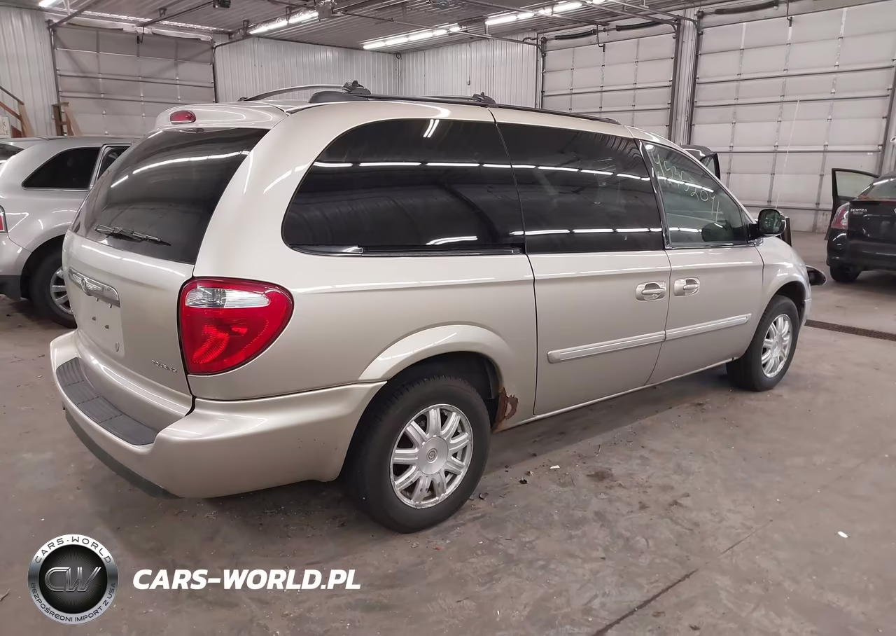 2005 Chrysler Town & Country Touring VIN:2C4GP54L15R260285 - 4