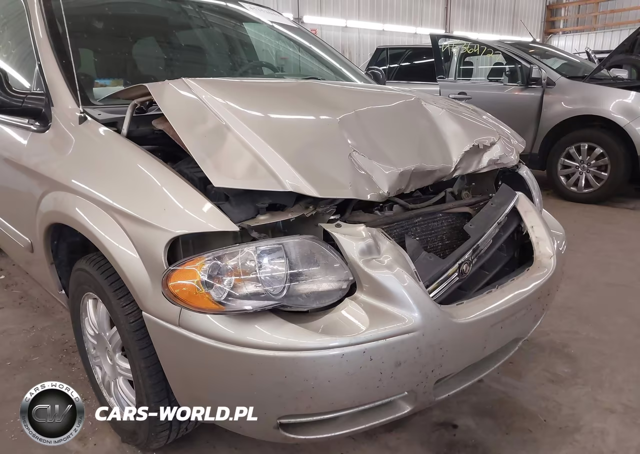 2005 Chrysler Town & Country Touring VIN:2C4GP54L15R260285 - 6