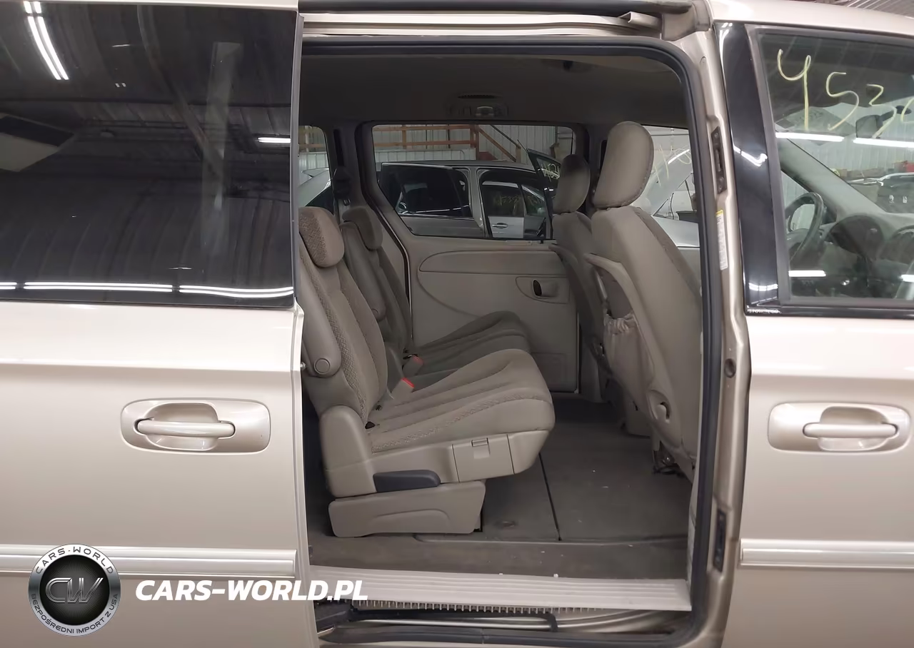 2005 Chrysler Town & Country Touring VIN:2C4GP54L15R260285 - 8