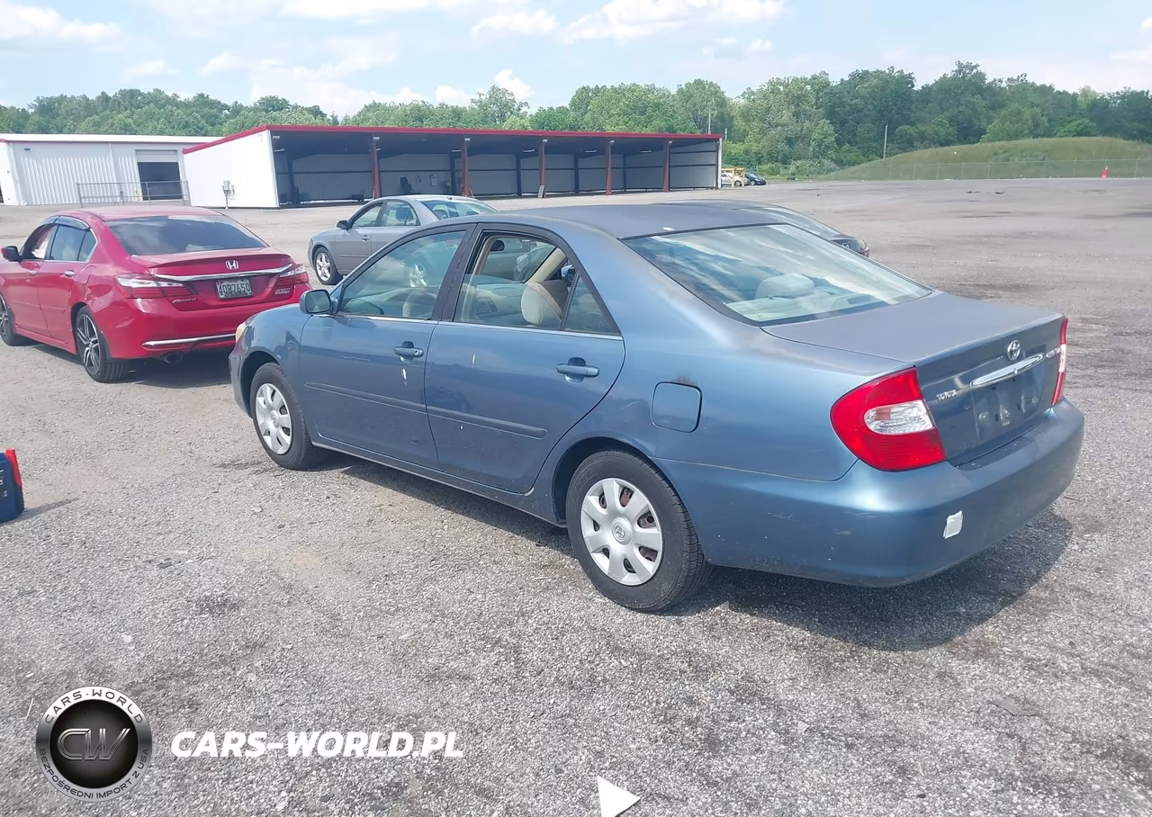 2003 Toyota Camry Le VIN:JTDBE32KX30227713 - 3
