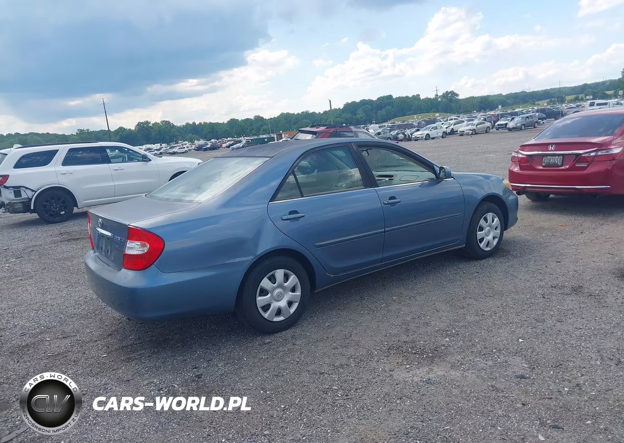 2003 Toyota Camry Le VIN:JTDBE32KX30227713 - 4