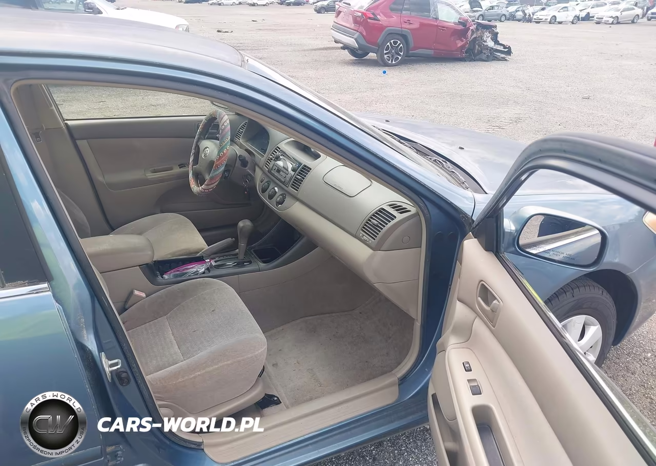 2003 Toyota Camry Le VIN:JTDBE32KX30227713 - 5