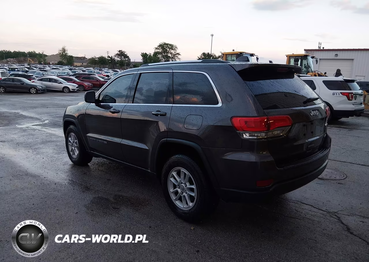 2019 Jeep Grand Cherokee Laredo E 4X2 VIN:1C4RJEAGXKC767840 - 3