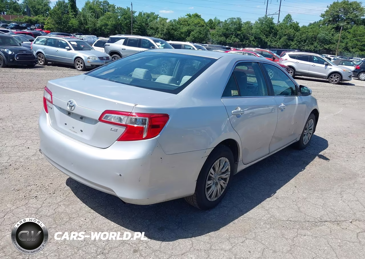 2014 Toyota Camry Le VIN:4T1BF1FKXEU404652 - 4