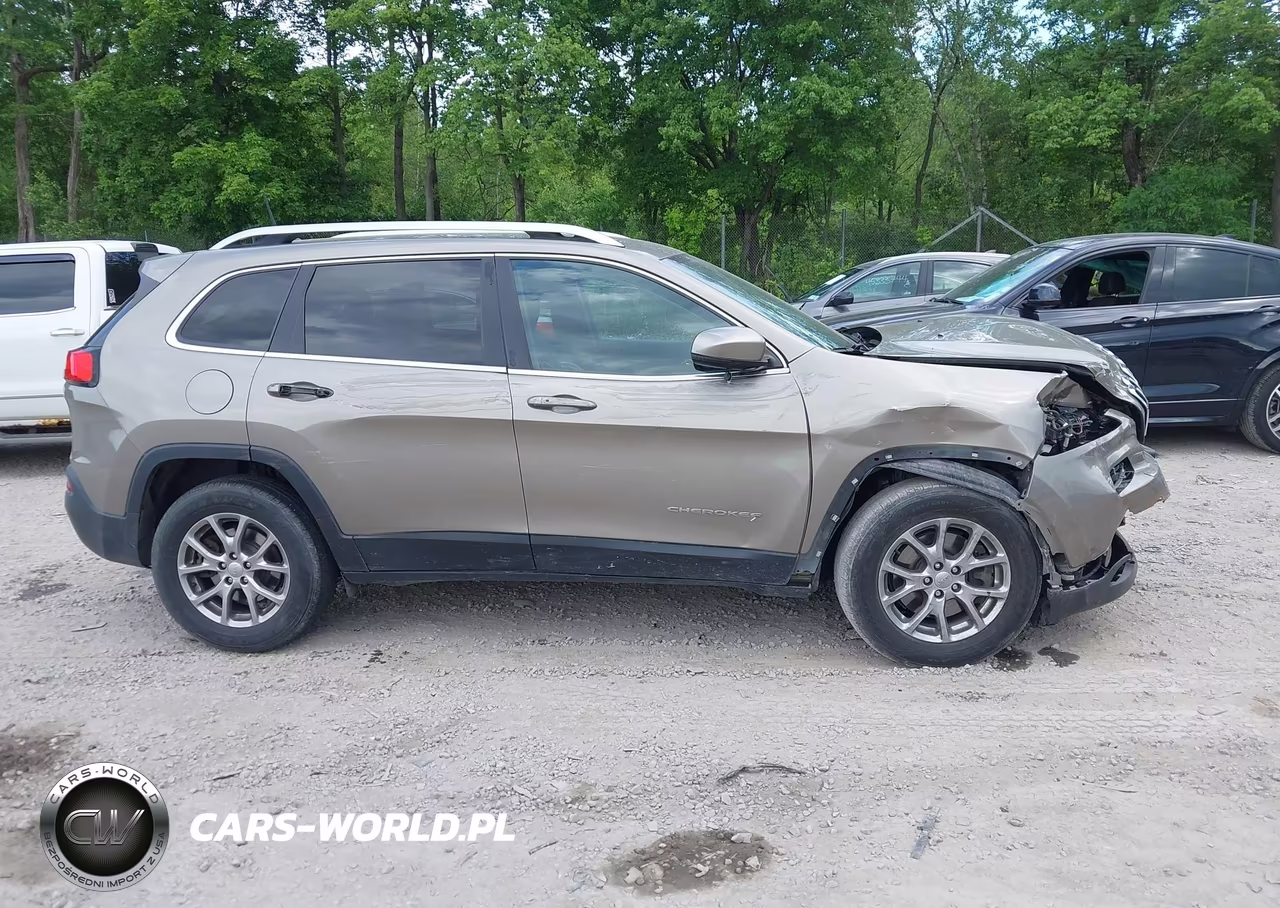 2018 Jeep Cherokee Latitude Plus 4X4 VIN:1C4PJMLX8JD613098 - 13
