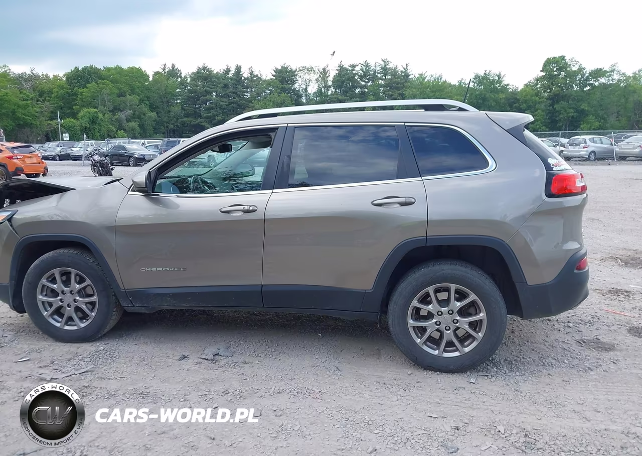 2018 Jeep Cherokee Latitude Plus 4X4 VIN:1C4PJMLX8JD613098 - 14
