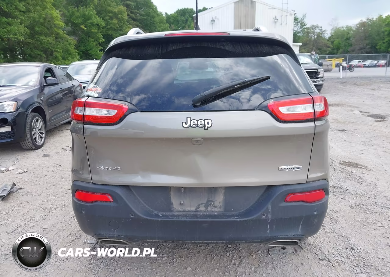 2018 Jeep Cherokee Latitude Plus 4X4 VIN:1C4PJMLX8JD613098 - 16