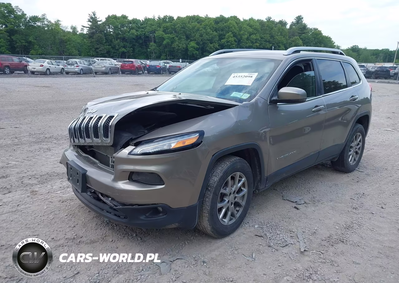 2018 Jeep Cherokee Latitude Plus 4X4 VIN:1C4PJMLX8JD613098 - 2