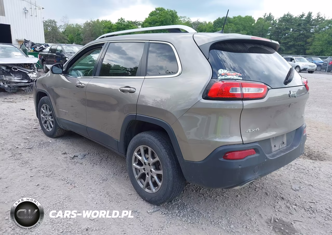 2018 Jeep Cherokee Latitude Plus 4X4 VIN:1C4PJMLX8JD613098 - 3