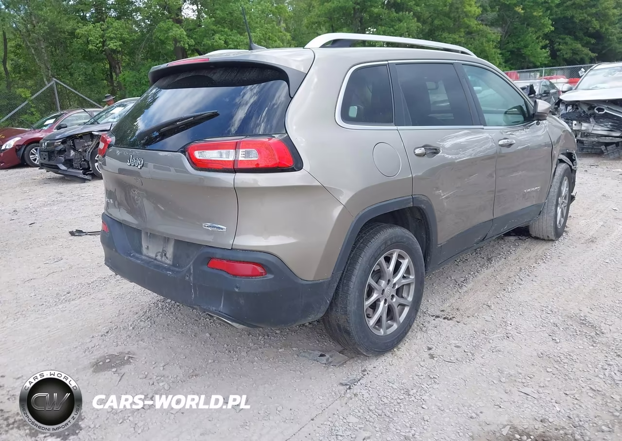 2018 Jeep Cherokee Latitude Plus 4X4 VIN:1C4PJMLX8JD613098 - 4