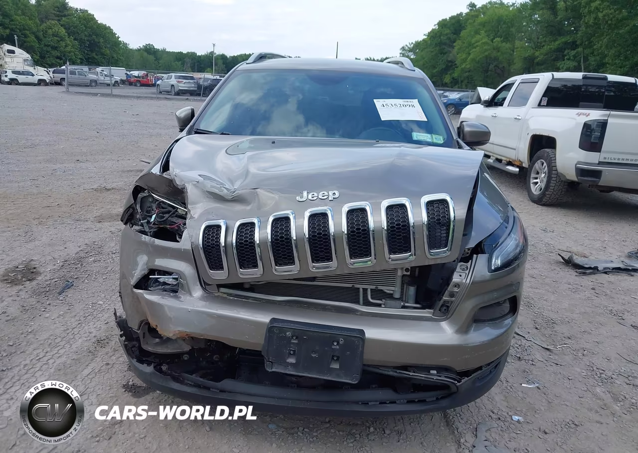 2018 Jeep Cherokee Latitude Plus 4X4 VIN:1C4PJMLX8JD613098 - 6