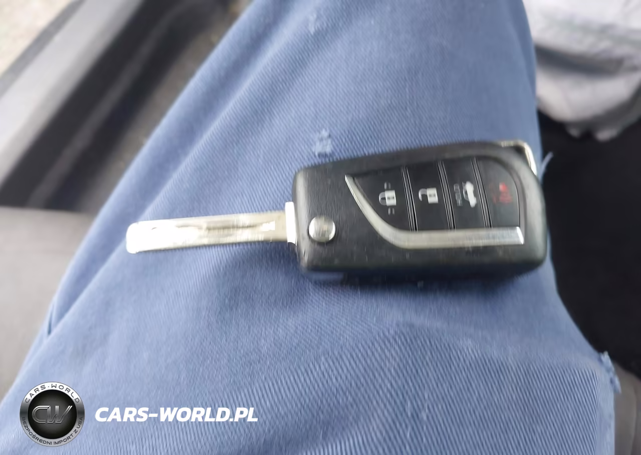 2018 Toyota Camry Le VIN:4T1B11HK1JU013122 - 11