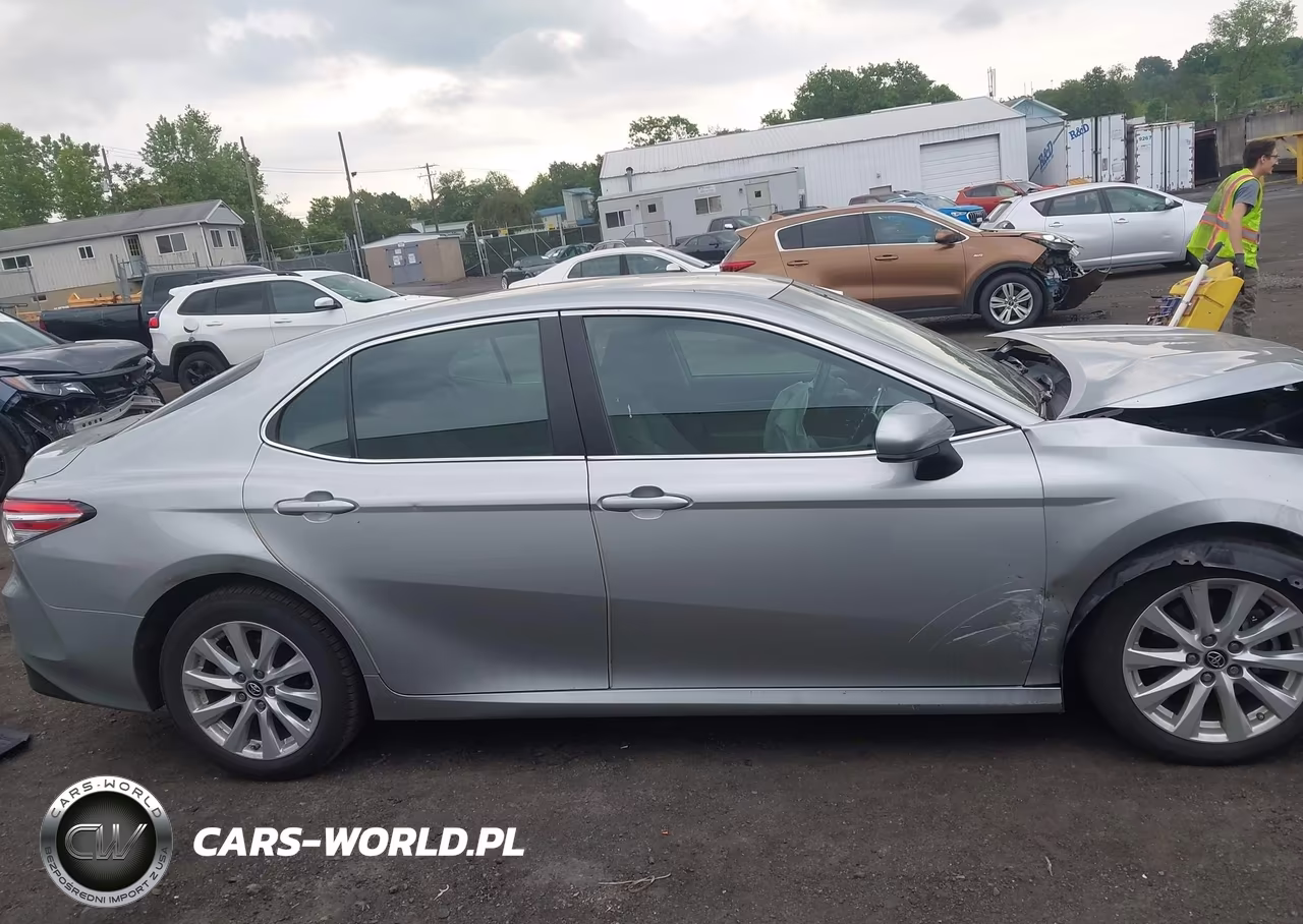 2018 Toyota Camry Le VIN:4T1B11HK1JU013122 - 13