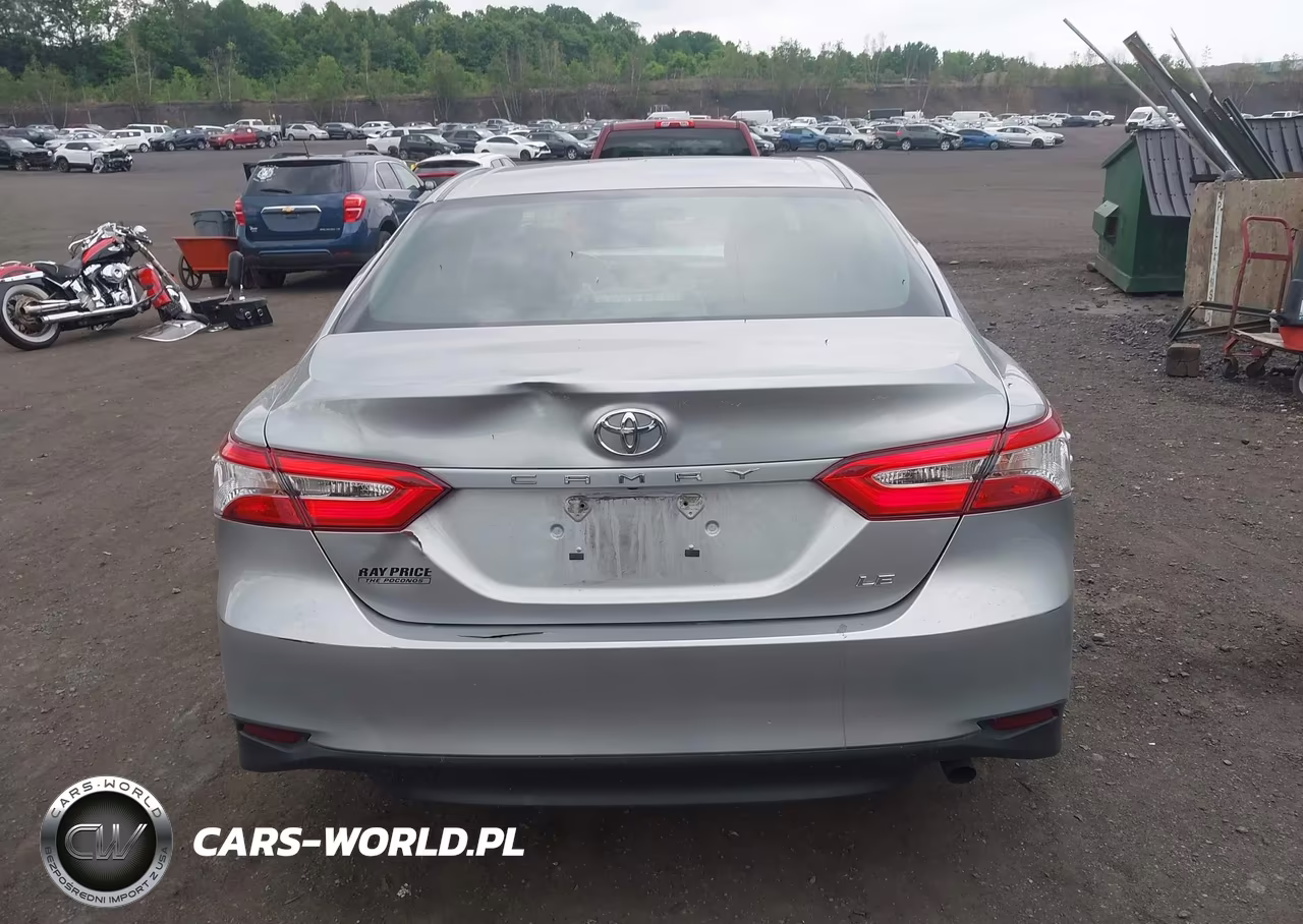 2018 Toyota Camry Le VIN:4T1B11HK1JU013122 - 16