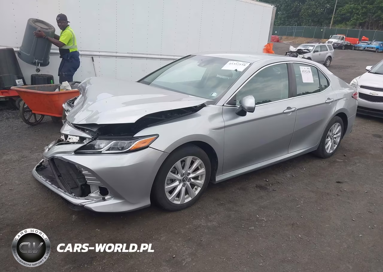 2018 Toyota Camry Le VIN:4T1B11HK1JU013122 - 2