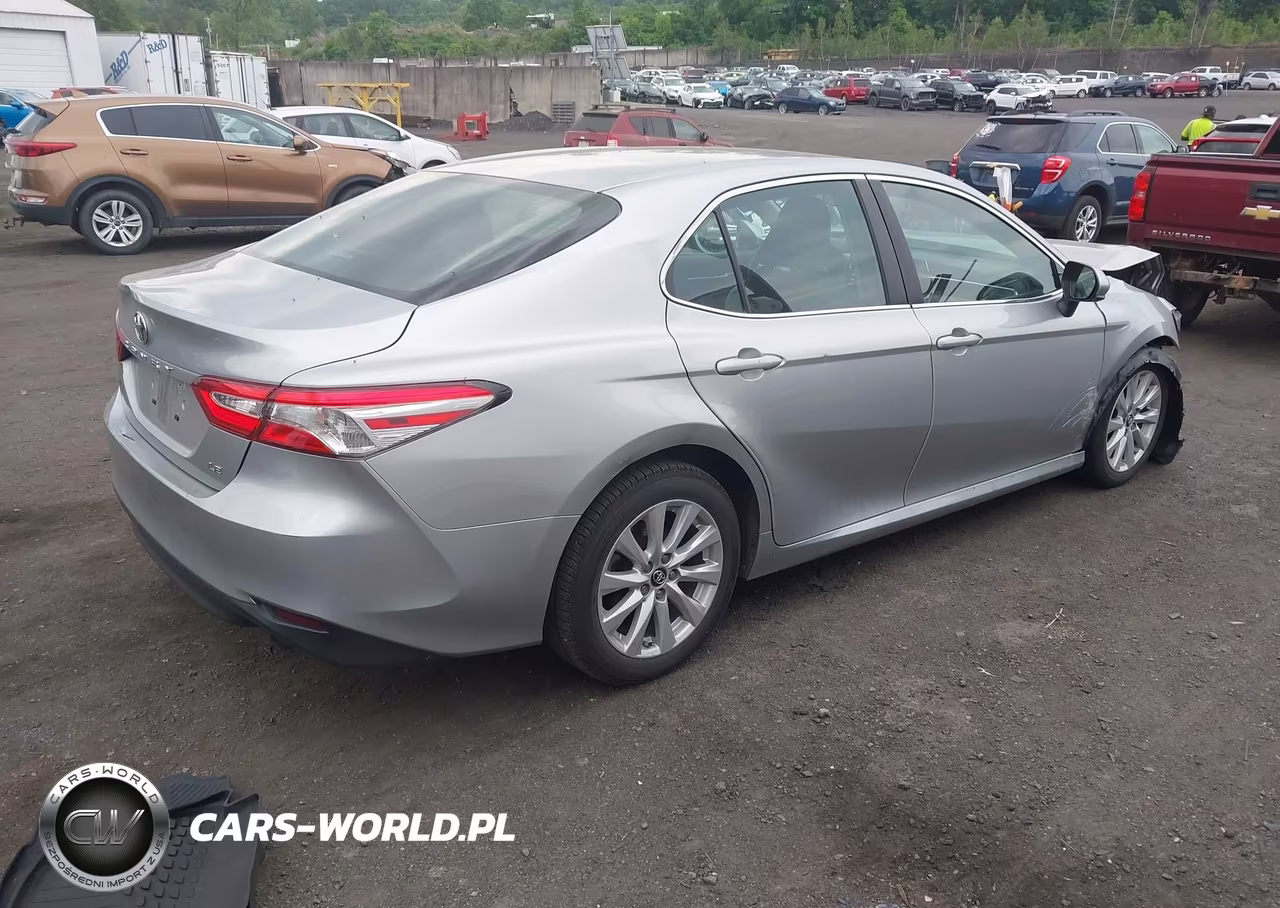 2018 Toyota Camry Le VIN:4T1B11HK1JU013122 - 4