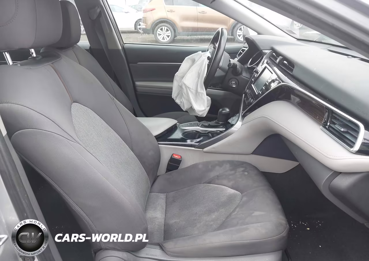 2018 Toyota Camry Le VIN:4T1B11HK1JU013122 - 5