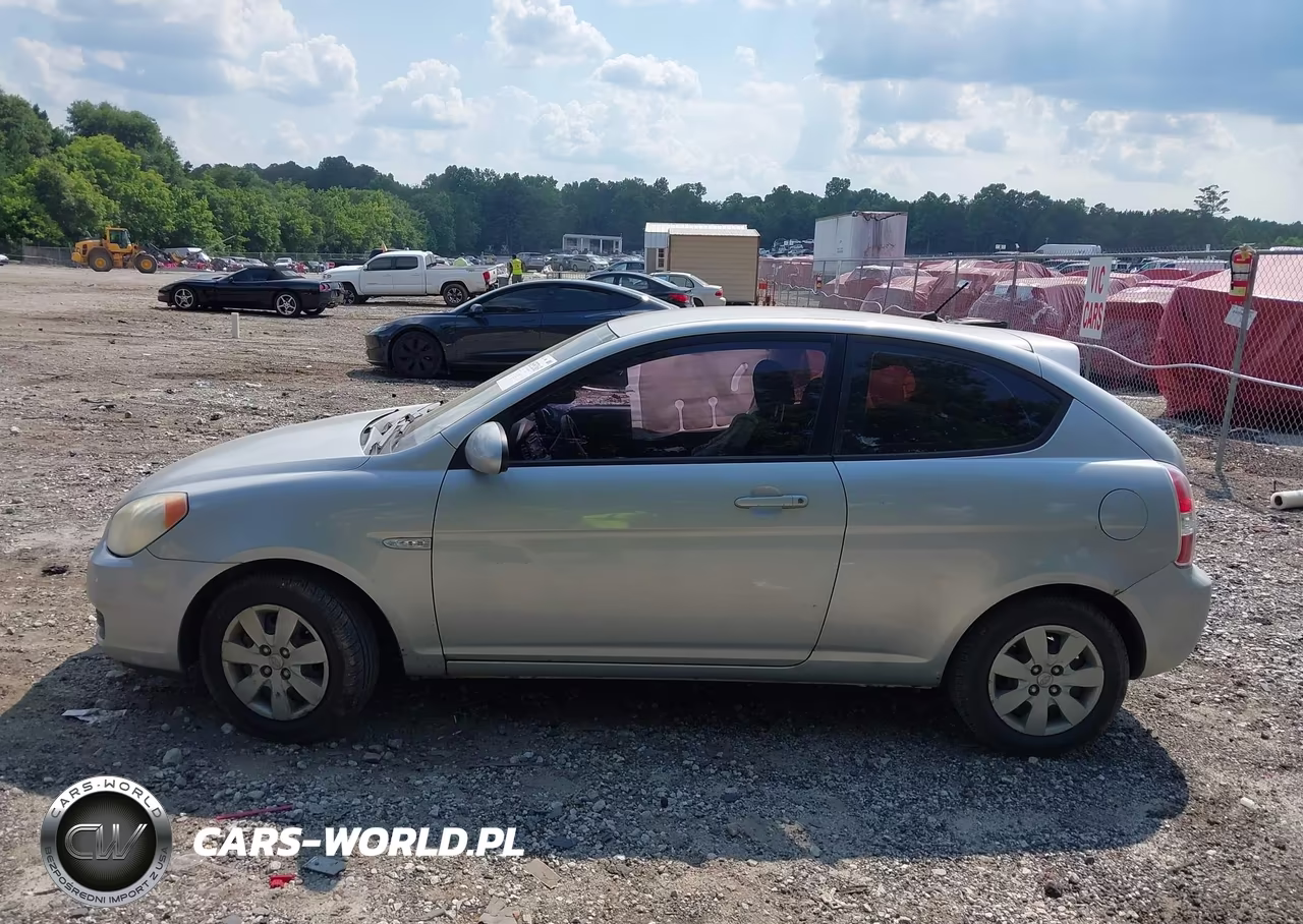 2008 Hyundai Accent Gs VIN:KMHCM36C28U072791 - 14