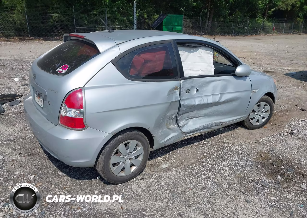 2008 Hyundai Accent Gs VIN:KMHCM36C28U072791 - 4