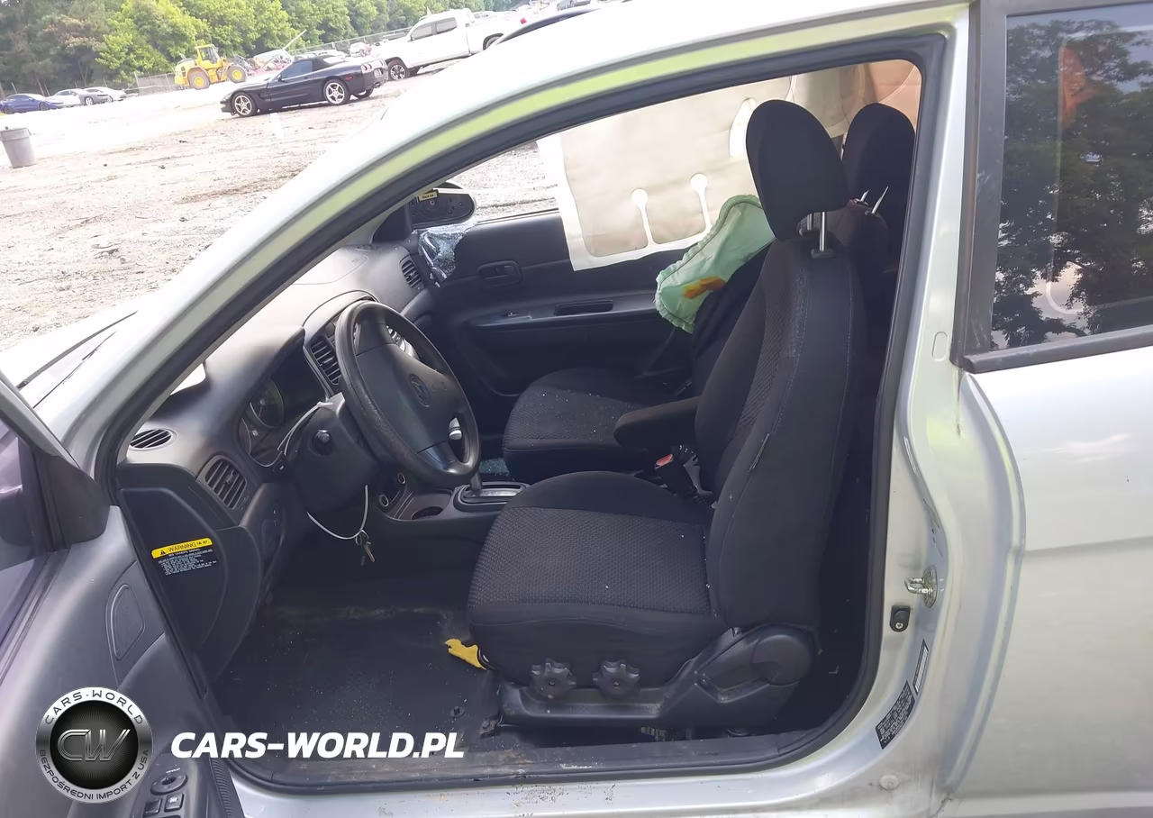 2008 Hyundai Accent Gs VIN:KMHCM36C28U072791 - 5
