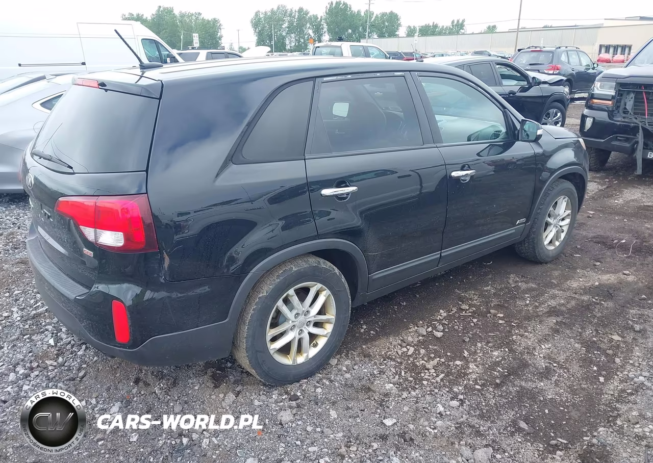 2014 Kia Sorento Lx VIN:5XYKTCA68EG541240 - 4
