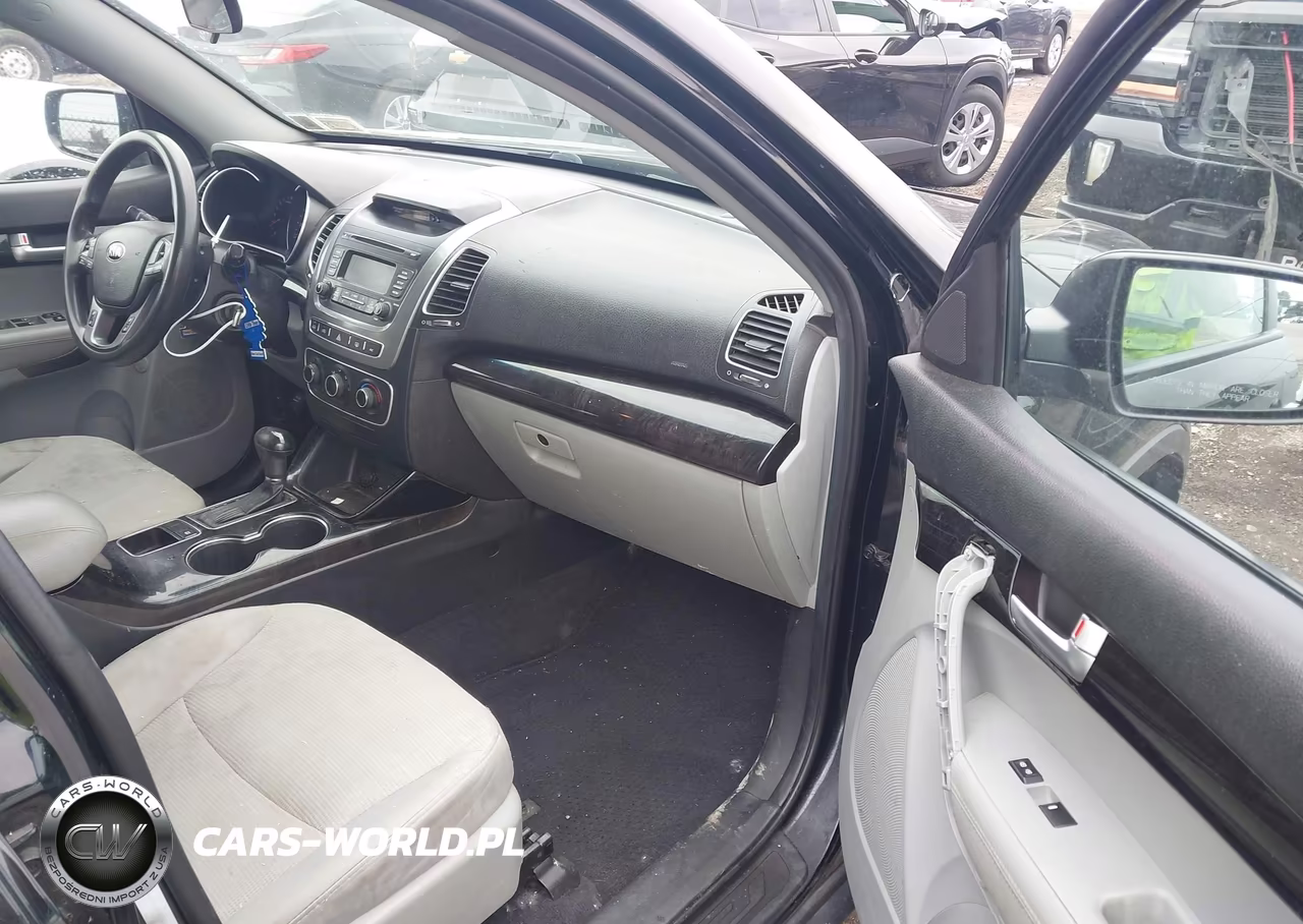 2014 Kia Sorento Lx VIN:5XYKTCA68EG541240 - 5