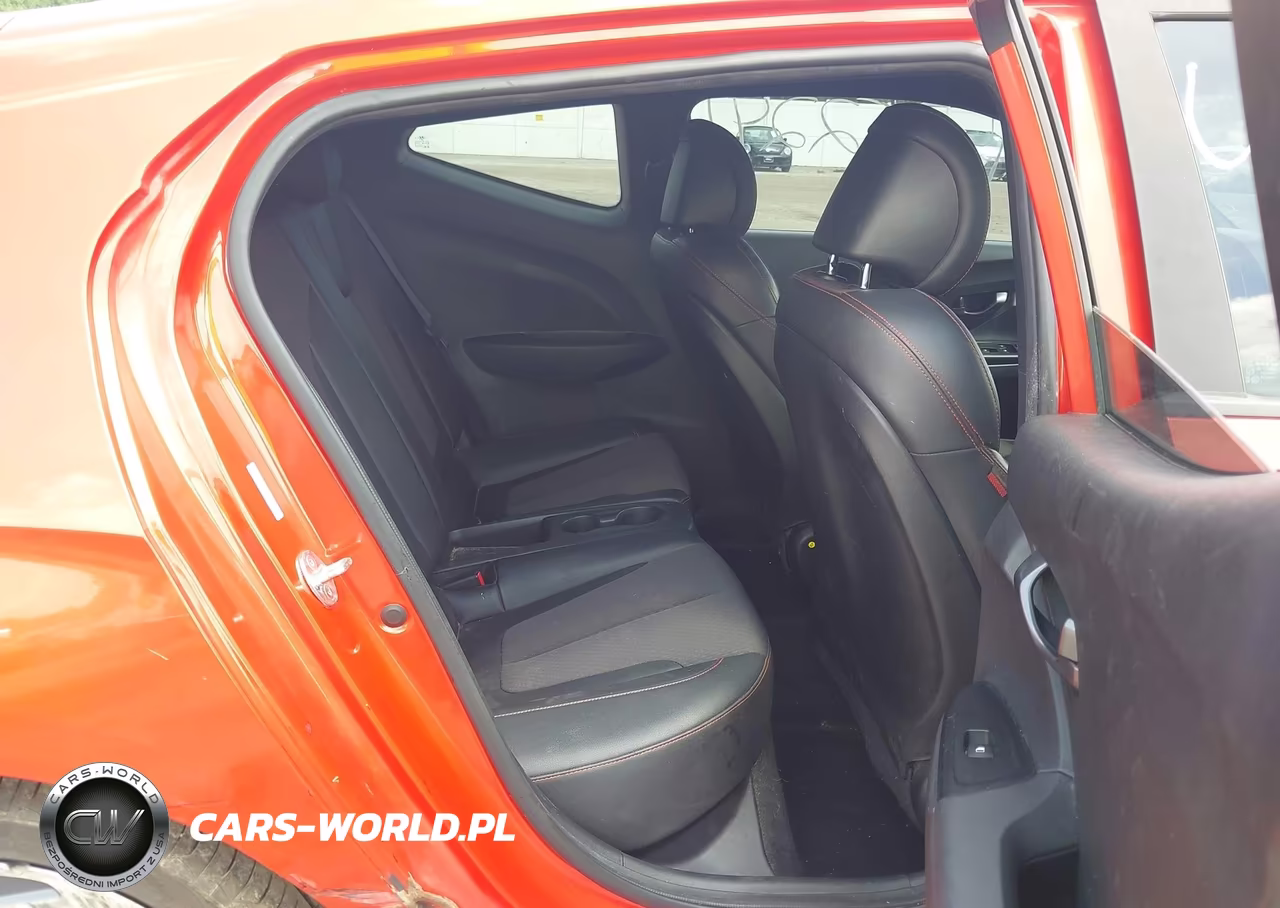 2019 Hyundai Veloster Turbo VIN:KMHTH6AB4KU015682 - 8