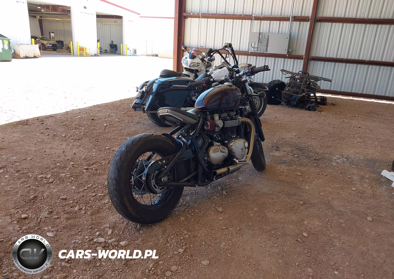 2018 Triumph Motorcycle Bonneville Bobber VIN:SMTD42HL5JT841202 - 4