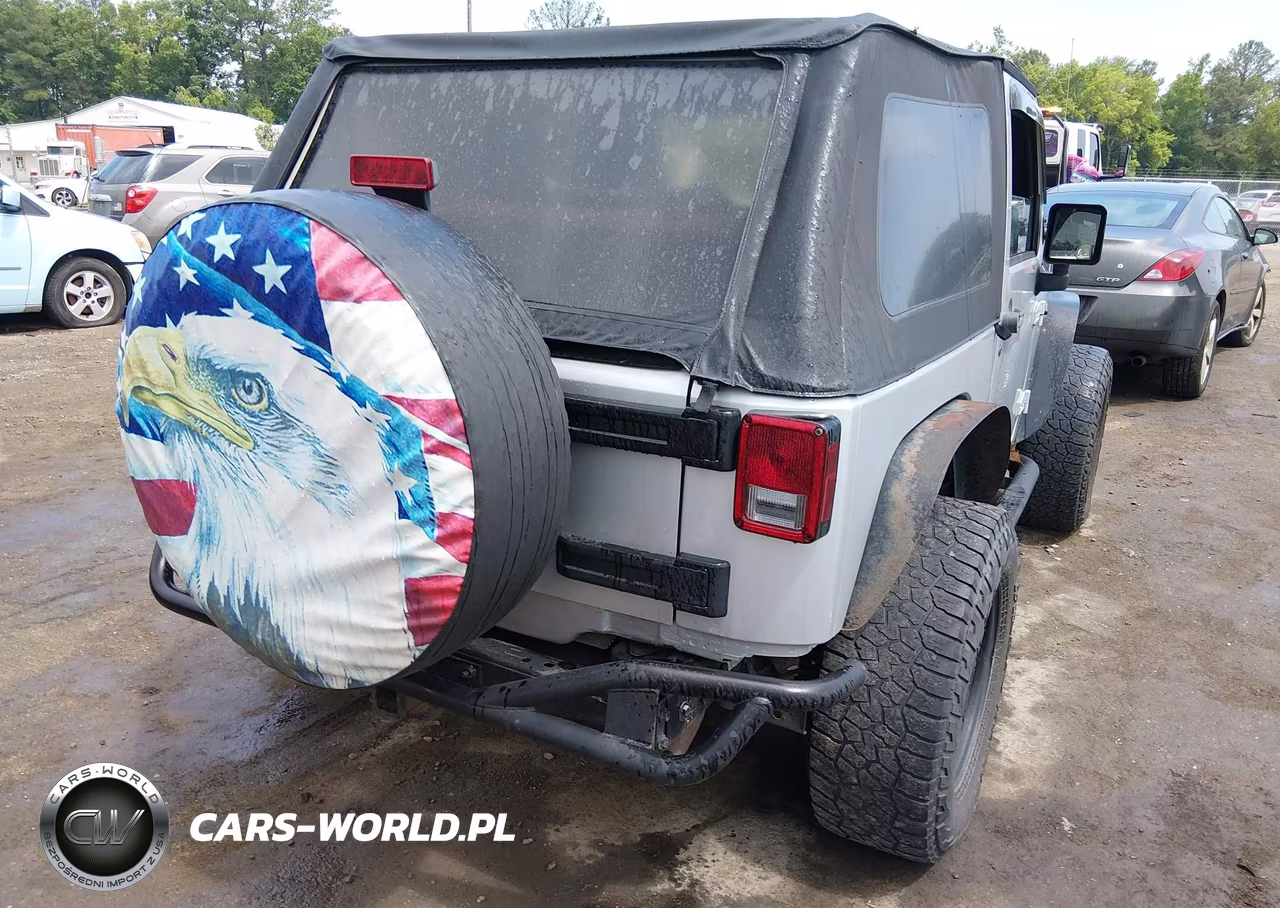 2008 Jeep Wrangler Sahara VIN:1J4FA54138L616786 - 4